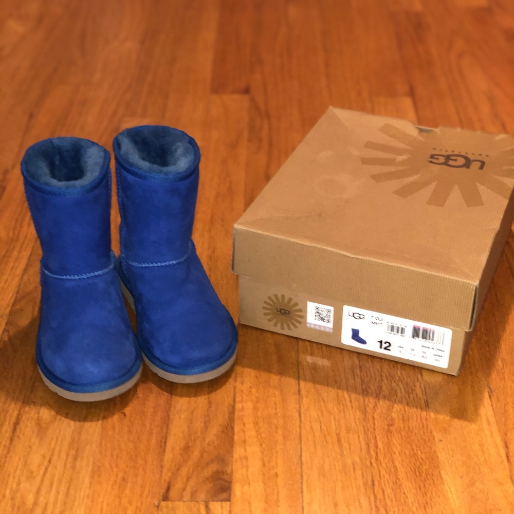 Toddler Girl Classic Short Ugg Boots - Picture 8 of 8